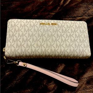 Micheal Kors wallet
